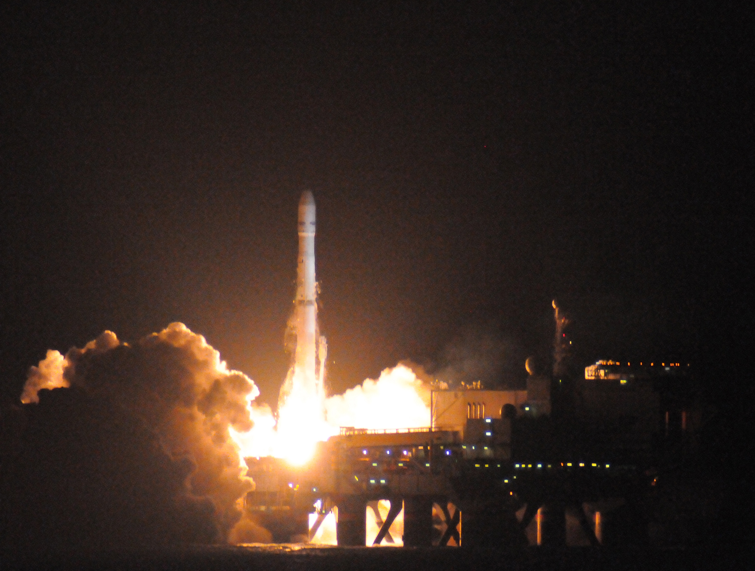 A Sea Launch Zenit 3SL rocket launches the new Intelsat 21 TV satellite into orbit.