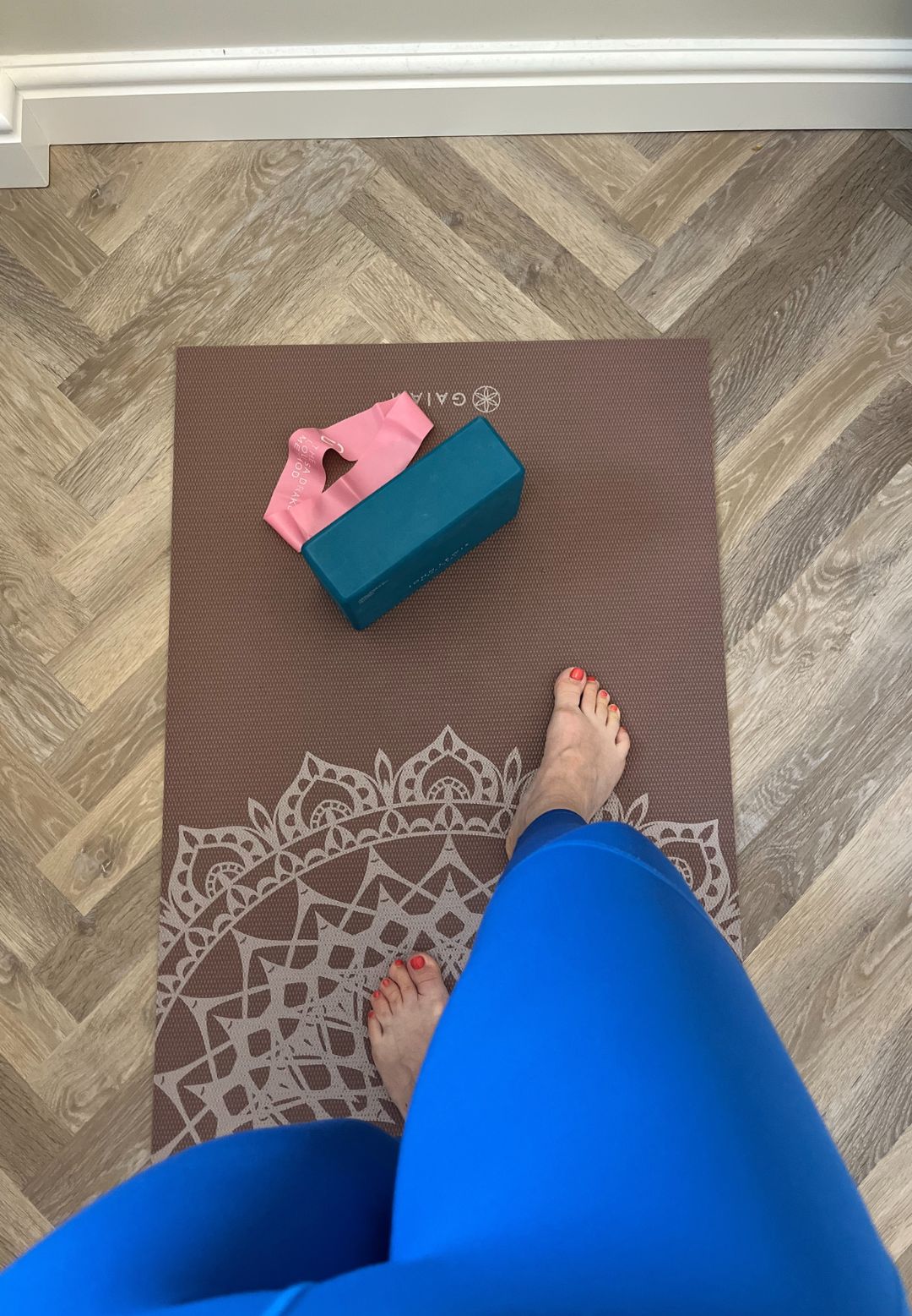 Health writer Anna's set up for trying the Pilates seated leg lift