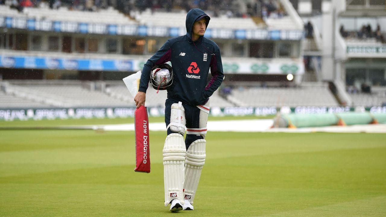 Joe Root waits for the rain to clear at Lord&amp;#039;s