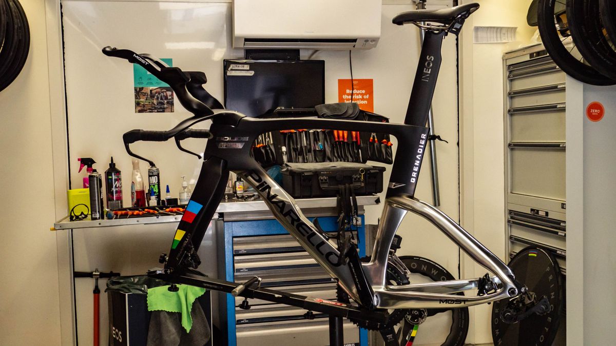 The new Pinarello Bolide F A detailed gallery of Adam Yates' time