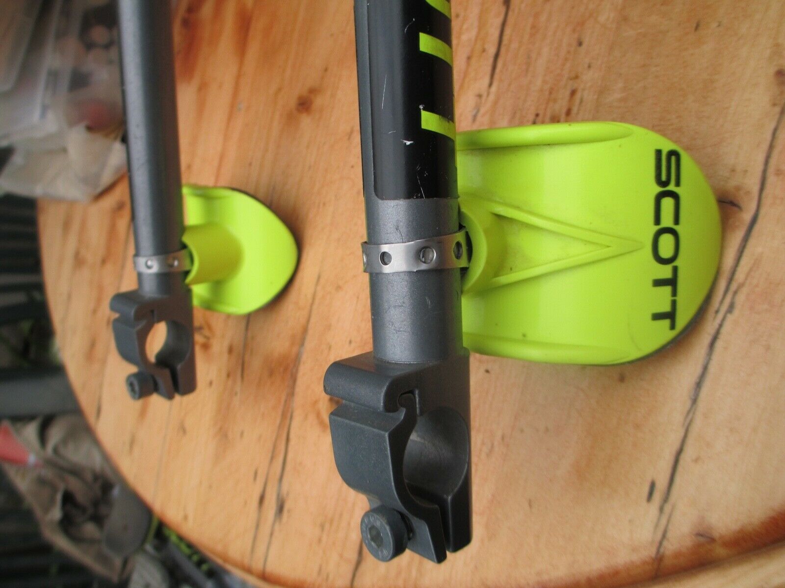 The clamps fit 'old' style 26mm diameter drop handlebars