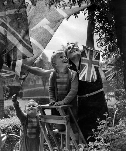VE Day in pictures: 14 powerful and evocative images that capture the ...