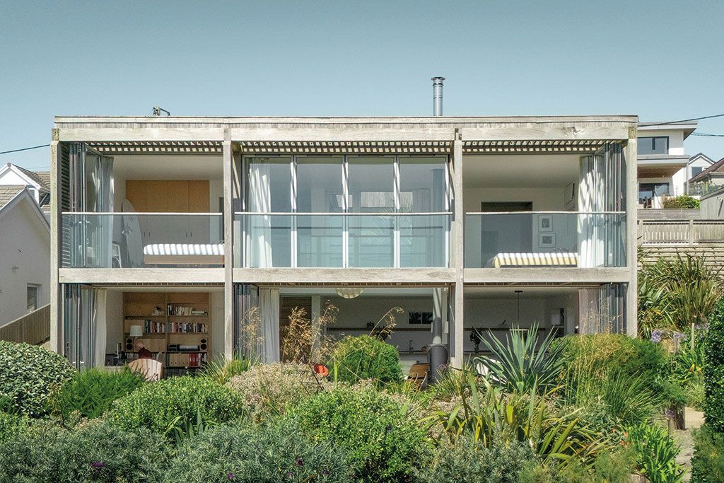 Properties for sale overlooking the sea: Malindi, Eastcliff, Cornwall