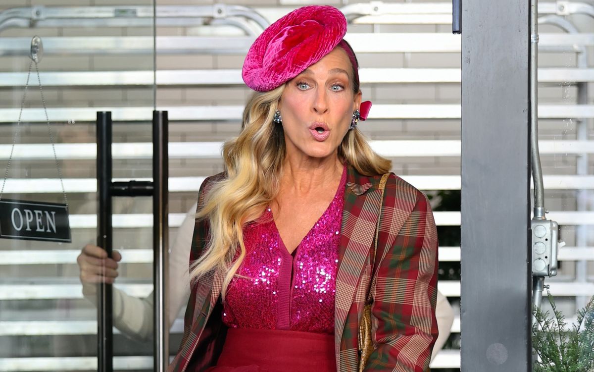 莎拉潔西卡派克 (Sarah Jessica Parker) 在「就這樣」片場用名牌包換了四層感恩節餡餅