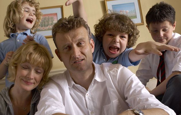 Outnumbered fans thrilled that show’s mum and dad are dating in real life!