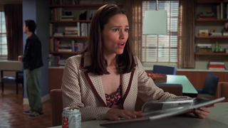 Jenna Rink (Jennifer Garner) is stressed while looking through a yearbook in 13 Going On 30.