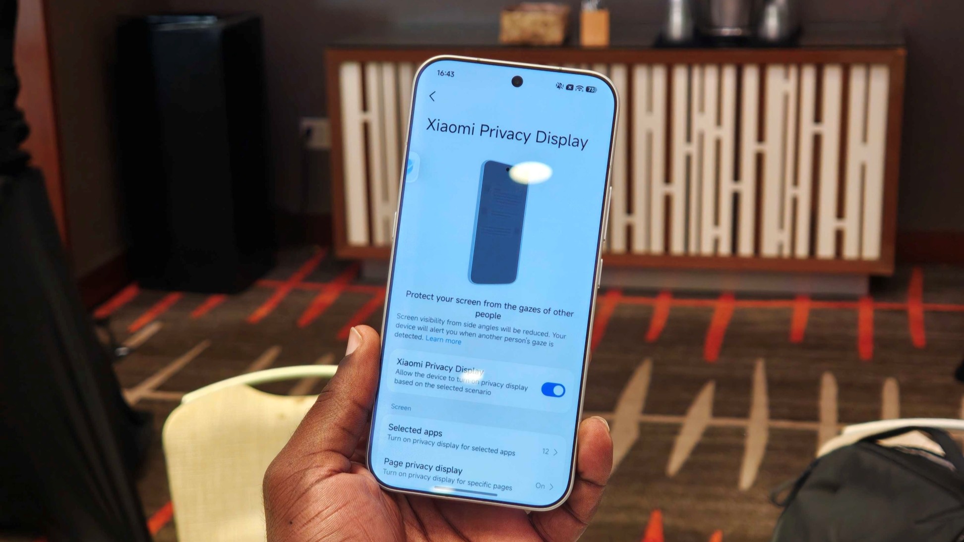 The Xiaomi 18 Pro Privacy display