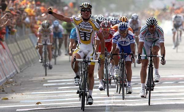 Mark Cavendish (Team Columbia-Highroad) wins stage 13.