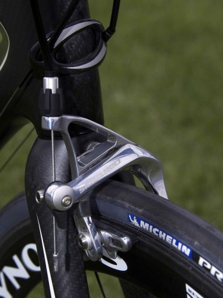 Orbea included carbon-specific pads with the SRAM Red calipers but they still howled loudly under hard braking.