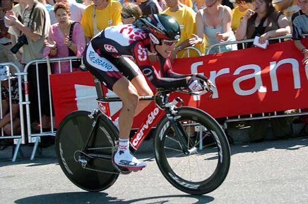 David Zabriskie (CSC) pushes for the line
