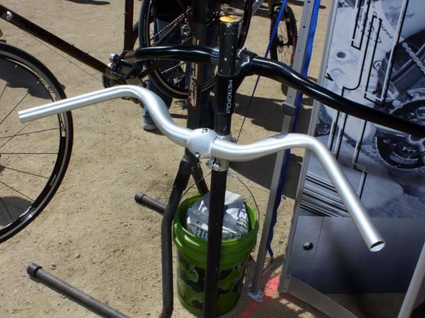 FSA's Metropolis handlebar boasts a generous rearward sweep for a more natural wrist bend.