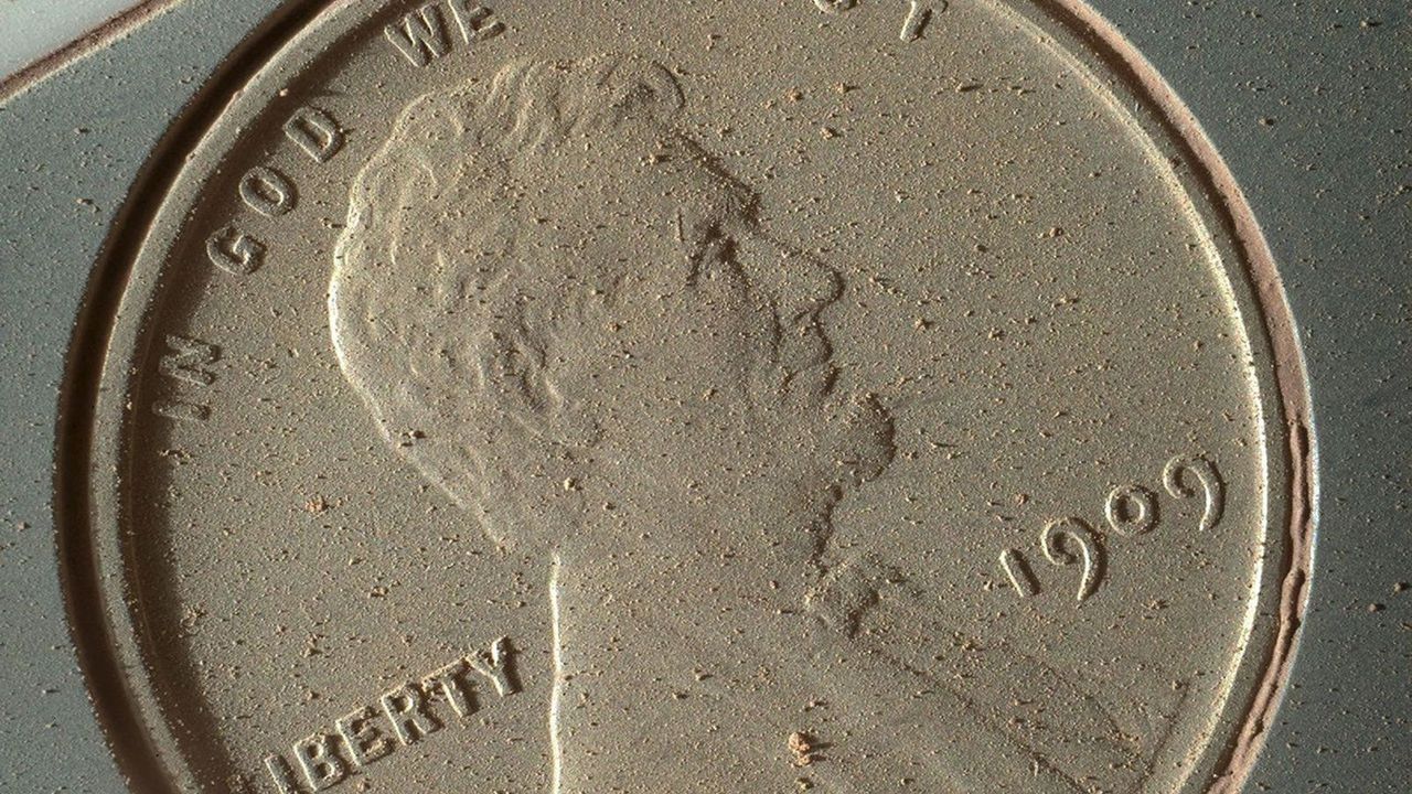 Why does NASA's Curiosity rover have a 'lucky penny' on Mars? | Space photo of the day for May 6, 2026