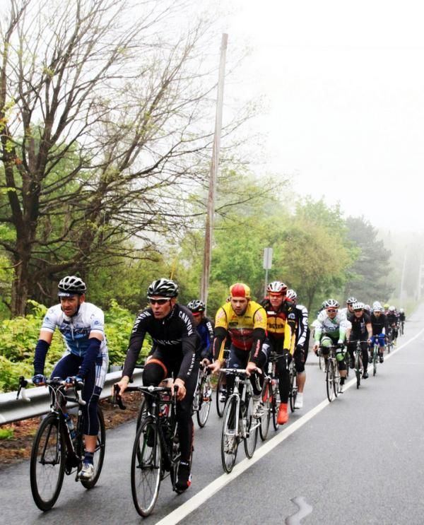 Alex Ostroy flanks Zabel on the ride up to Piermont.