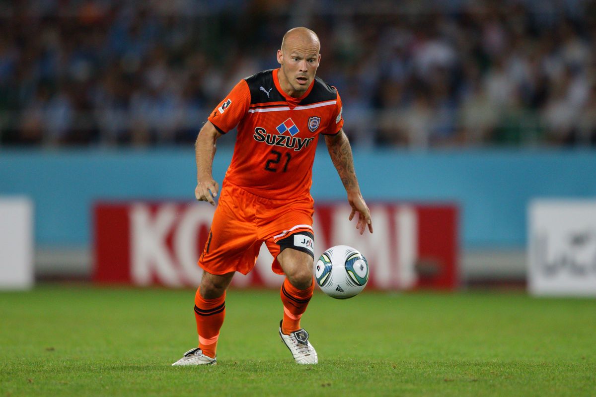 Freddie Ljungberg in action for Shimizu S-Pulse, 2011
