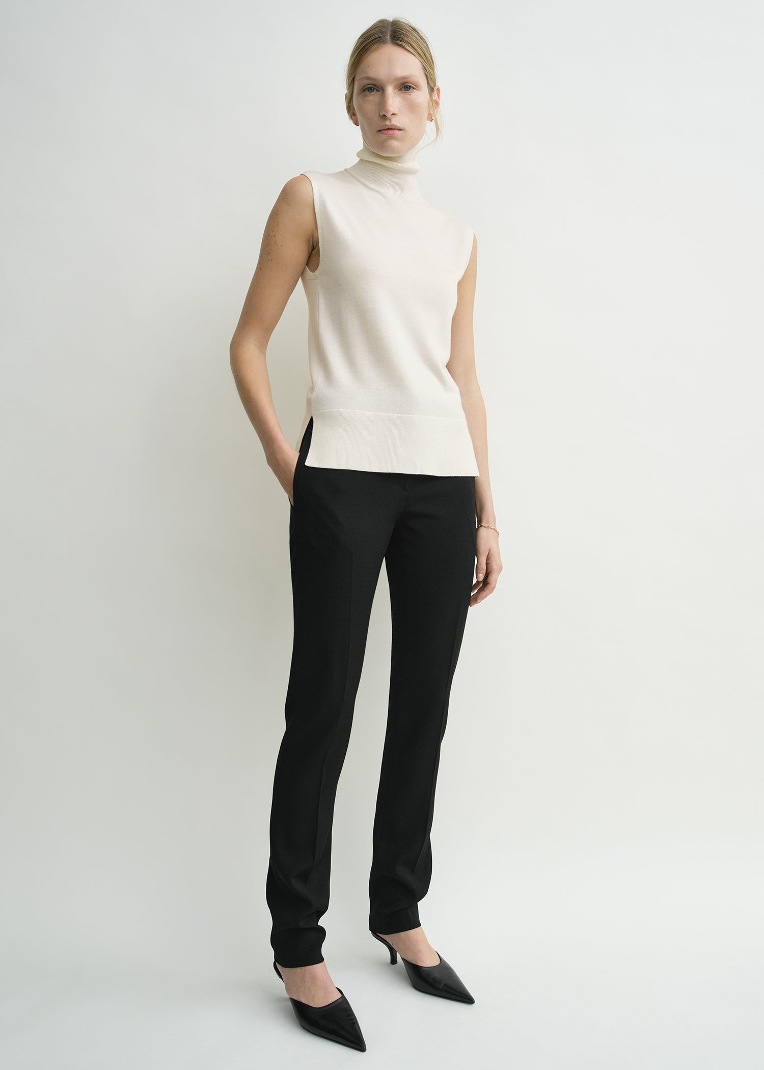 Sleeveless Fine Turtleneck Ecru