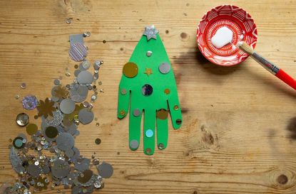 How to make a handprint Christmas tree card