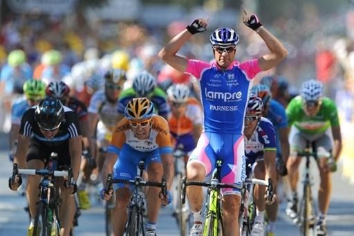 Alessandro Petacchi (Lampre-Farnese Vini) celebrates