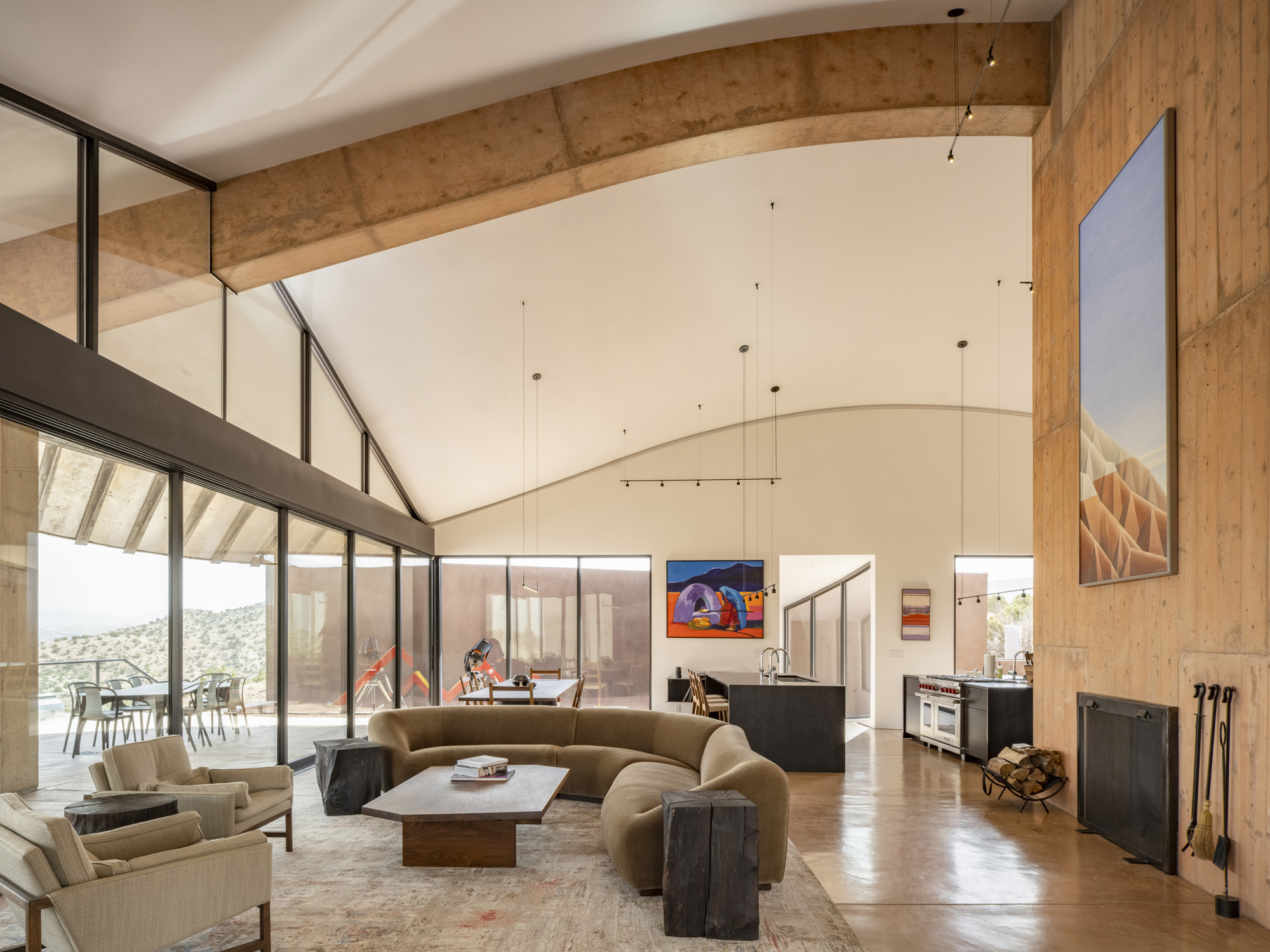 Albuquerque house - Placitas - an unusual house looking like a dinosaur set in the american desert