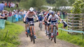 Puck Pieterse and Evie Richards climbing at the XCC at 2023 UCI XCC World Champs