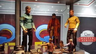 New figures of Spock and Captain Kirk from Quantum Mechanix.
