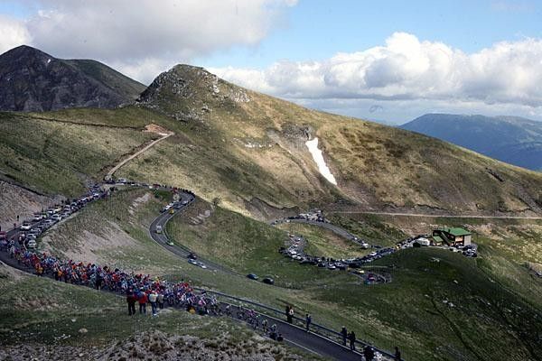 The peloton faced a solid 12 percent gradient on the Stage 6 climb.