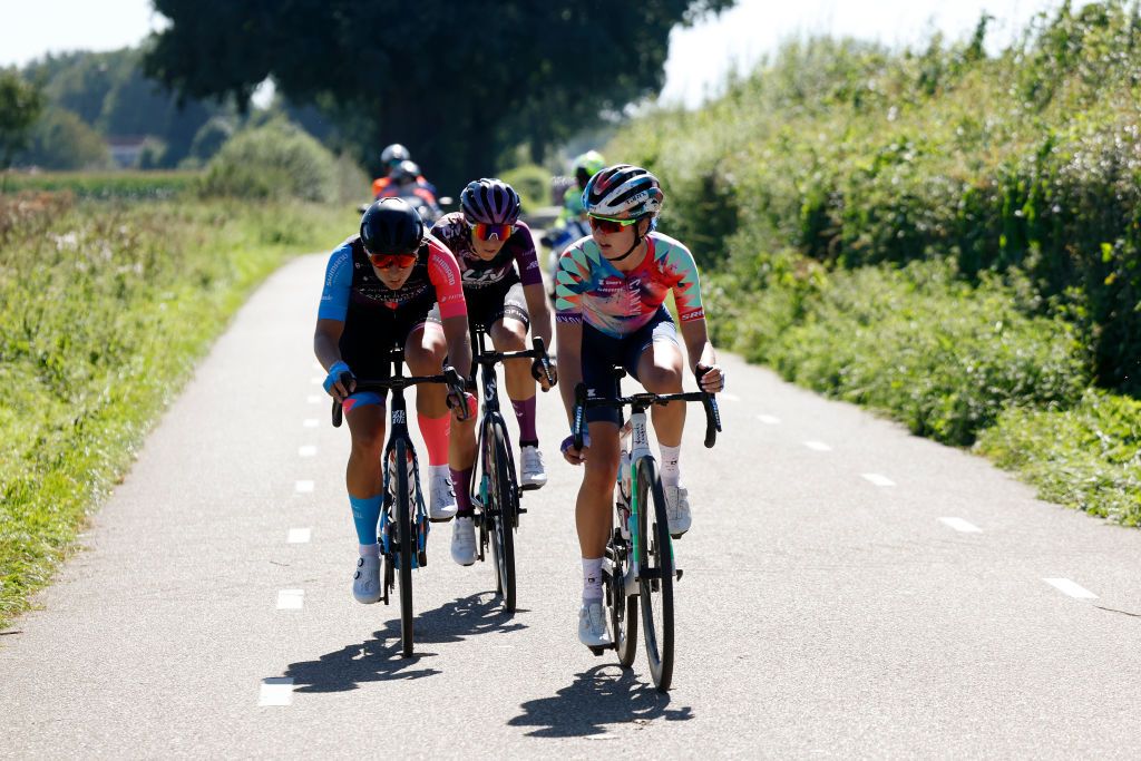 GENNEP NETHERLANDS SEPTEMBER 06 LR Femke Gerritse of The Netherlands and Team Parkhotel Valkenburg Quinty Ton of The Netherlands and Team Liv Racing Teqfind and Alice Towers of The United Kingdom and Team CanyonSram Racing compete in the breakaway during the 25th Simac Ladies Tour 2023 Stage 1 a 1391km stage from Gennep to Gennep UCIWWT on September 06 2023 in Gennep Netherlands Photo by Bas CzerwinskiGetty Images