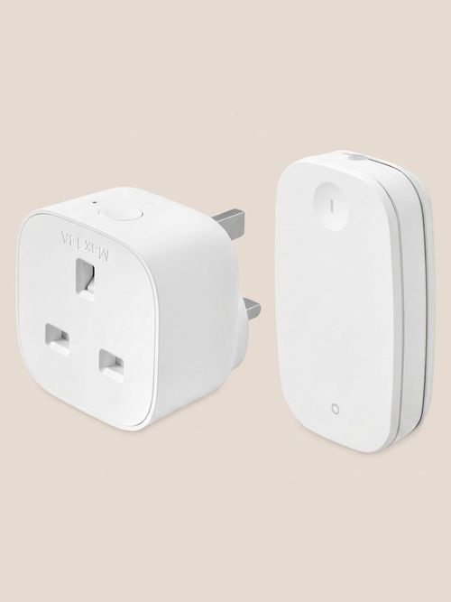 Tretakt Smart Plug With Remote Control