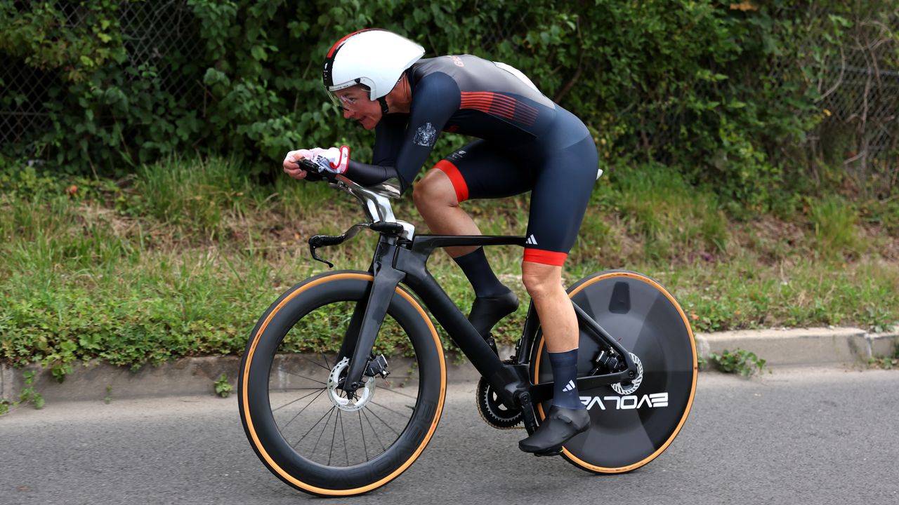 Sarah Storey on the course 