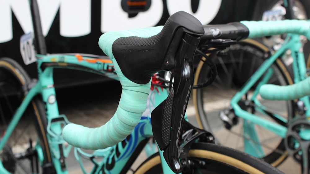 The bike is equipped with the new Shimano Dura-Ace 9150 Di2 levers for braking and shifting