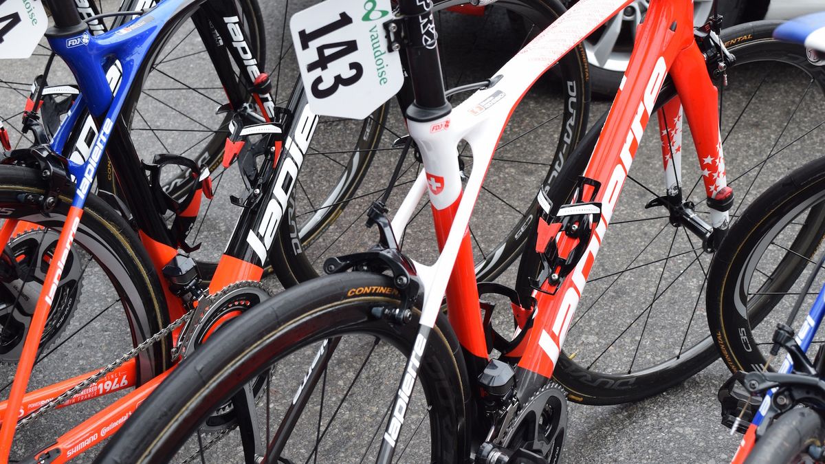 A small Swiss flag sits in between the seat stays on the rear of the seat tube