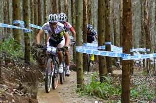 The lead of the elite men's cross country race swayed to and fro throughout the six-race affair with Swiss rider Nino Schurter once again emerging victorious ahead of local hero Burry Stander