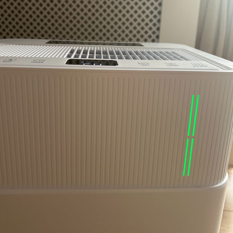 Vonhaus 20L Dehumidifier - colour indicator light on front of main unit, shining green