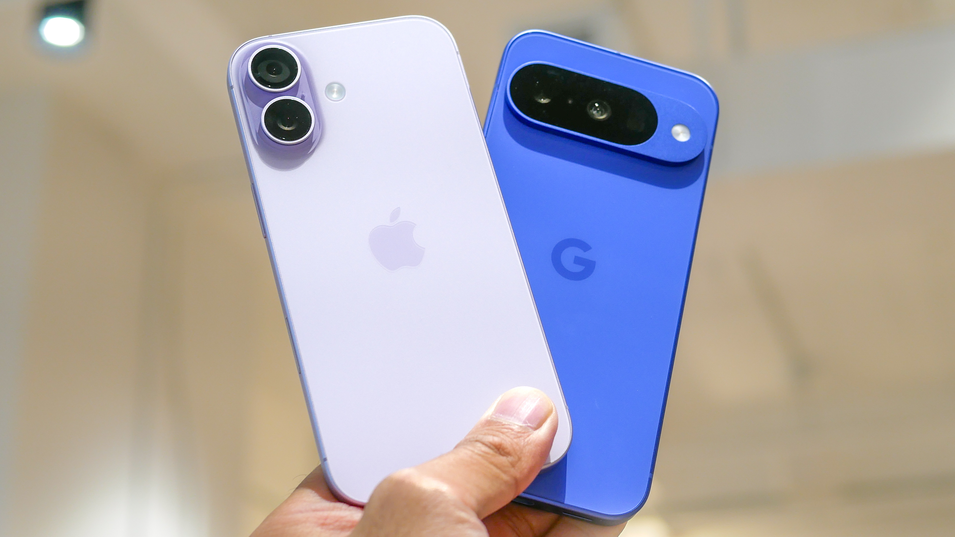 iPhone 17 vs Pixel 10.