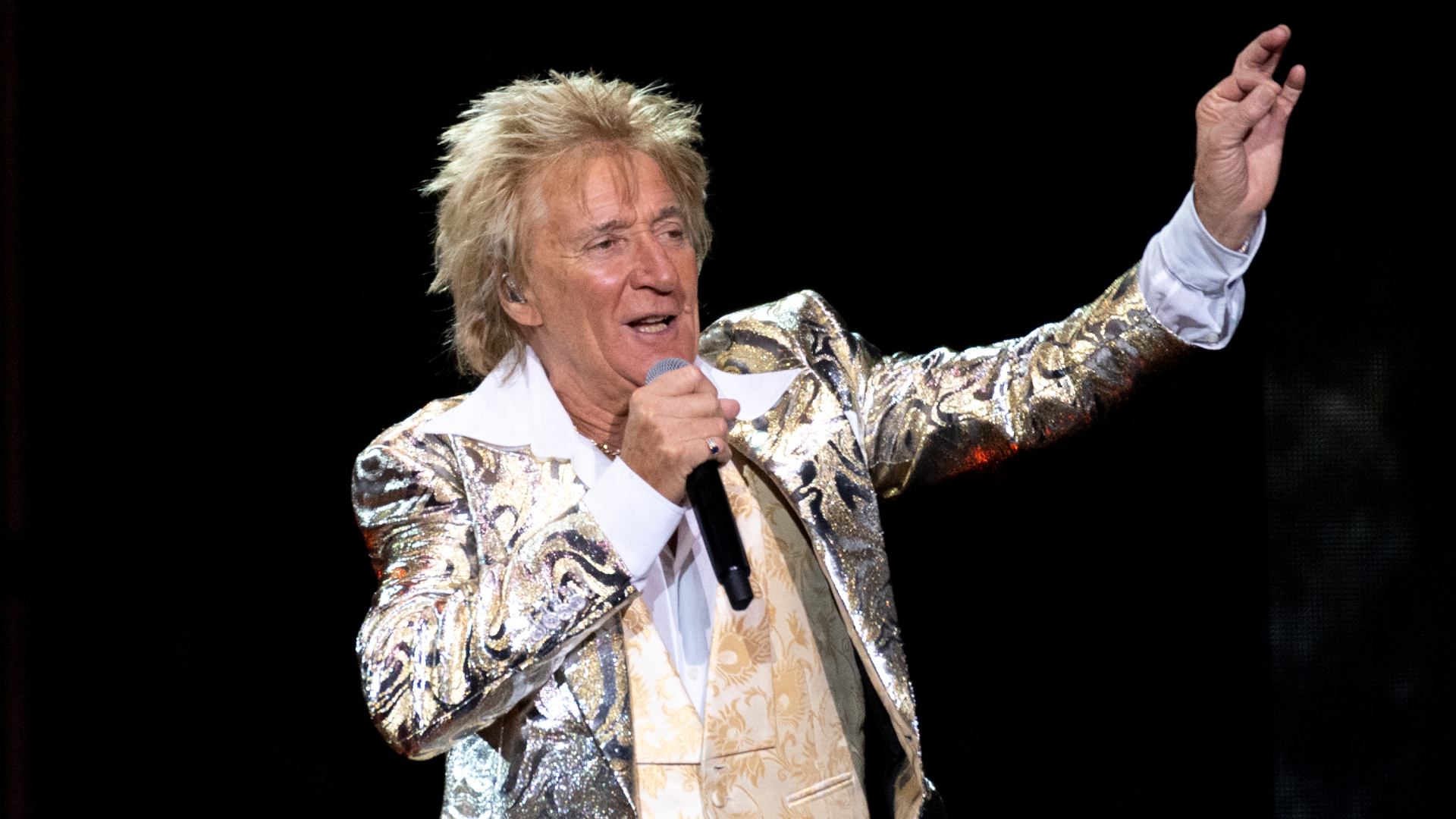 Rod Stewart on stage in Glasgow on November 29, 2022.