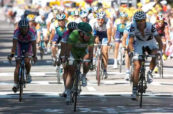 Mark Cavendish (Team Columbia-HTC) remains in the green jersey, 10 points ahead of Thor Hushovd.