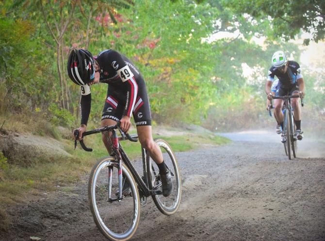 Austin Vencent (Cyclocrossworld.com) hammering the fire road along the coast