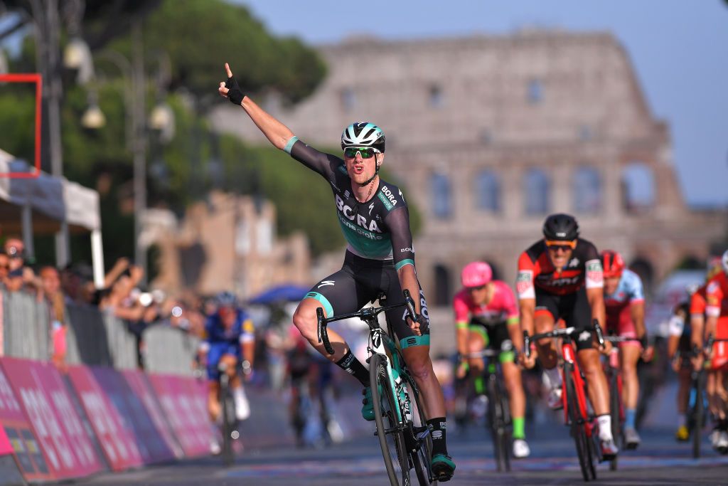 Sam Bennett (Bora-Hansgrohe) wins the final stage