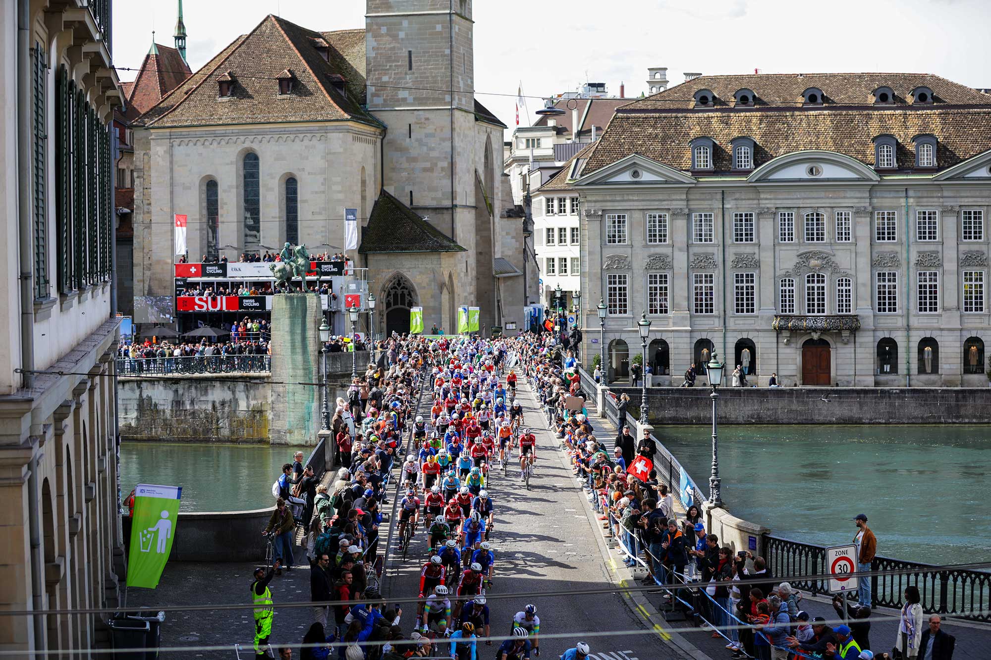 Picture by Ed SykesSWpixcom 29092024 2024 UCI Road and Paracycling Road World Championships Zurich Switzerland Men Elite Road Race The Peloton