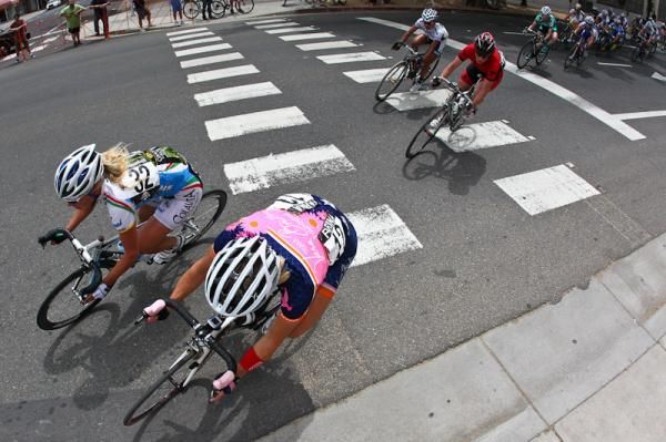 The women's field dives into a corner a few hours before the pro men came storming onto the course.