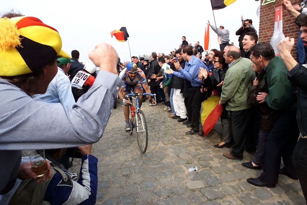 Johan Museeuw on the Carrefour de l&#039;Arbre sector in 2000