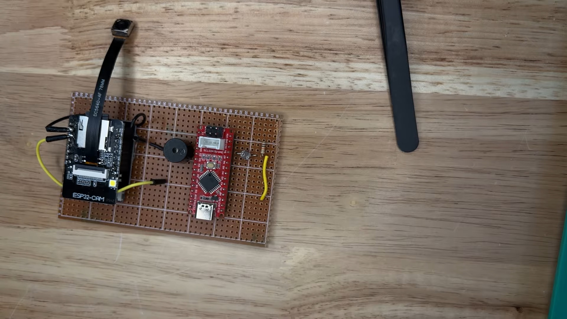 The (Christmas) Present Peeker Trap 