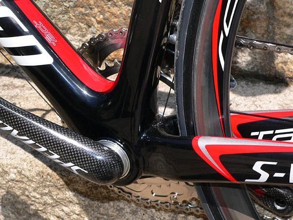 Chain stays on the Tarmac SL2 run nearly the full height of the bottom bracket shell.