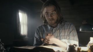 Lou Taylor Pucci as Eric reading from the Necronomicon in Evil Dead