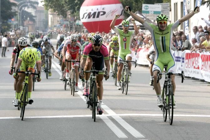 Elia Viviani beats Filippo Pozzato to the Coppa Bernocchi, while teammate Peter Sagan celebrates behind.
