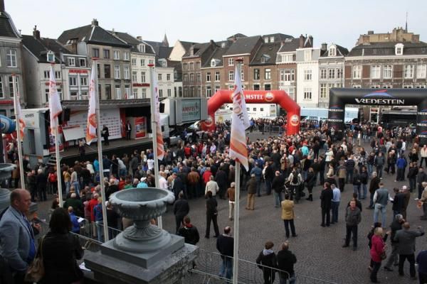 The crowds gather in the central Markt square for the start