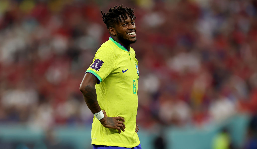 Fred do Brasil assiste durante a partida do Grupo G da Copa do Mundo da FIFA Qatar 2022 entre Brasil e Sérvia no Lusail Stadium em 24 de novembro de 2022 na cidade de Lusail, Qatar.