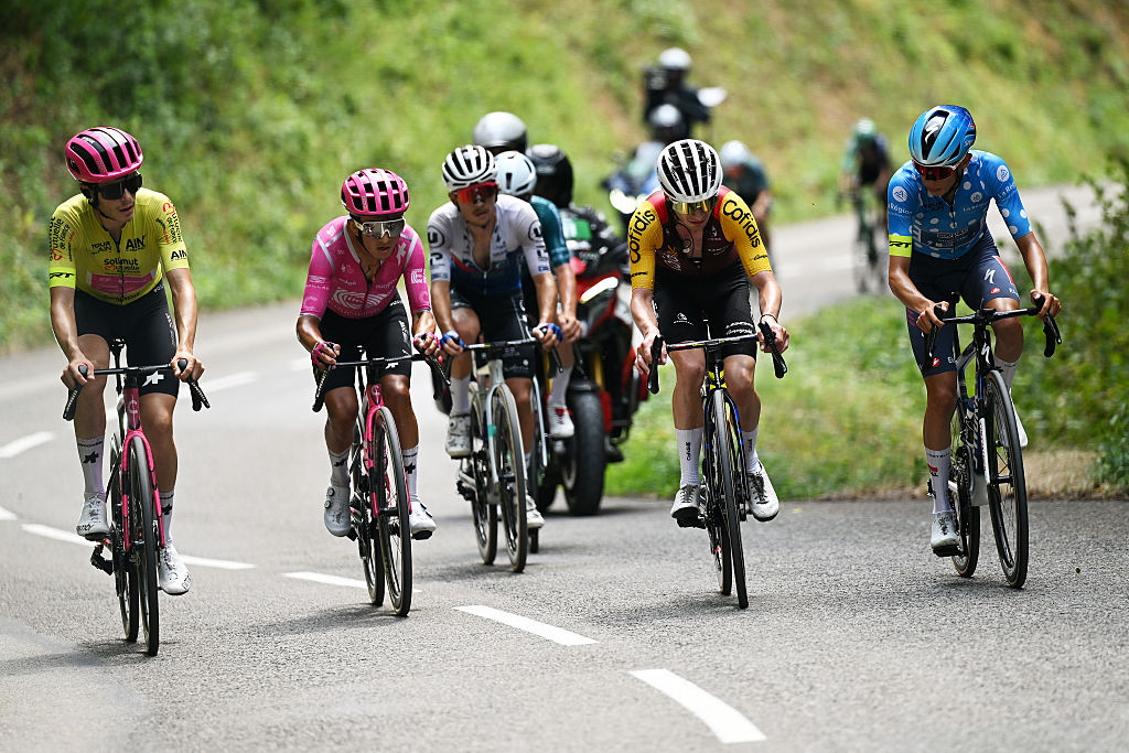 Yellow jersey Beloki with breakaway companions during the final stage of Tour de l'Ain