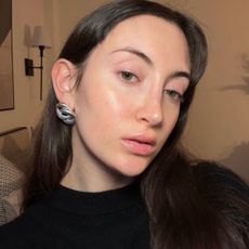 An image ofBest Knockoff Luxury Clothing
associate beauty editor Alyssa Brascia wearing bronzing drops.