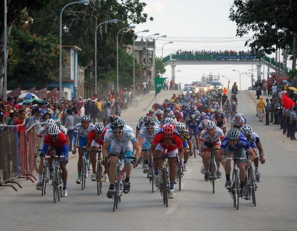 The peloton streams towards the finish line