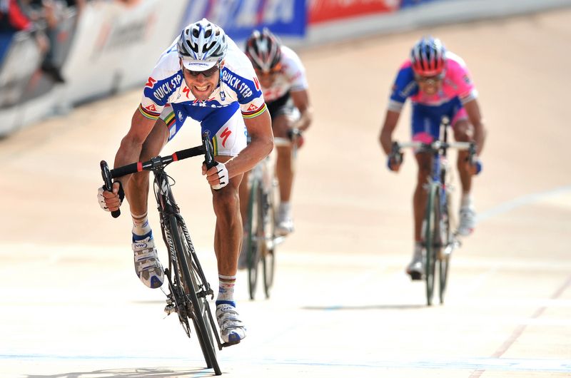 Tom Boonen easily out sprinted Fabian Cancellara and Alessandro Ballan to take the 2008 Paris-Roubiax